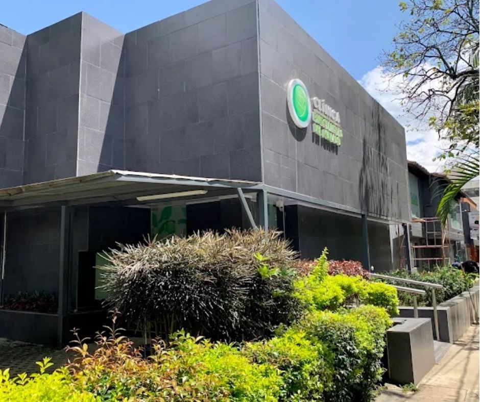 Financiar cirugía en Clínica Especialistas del Poblado con Cirufacil